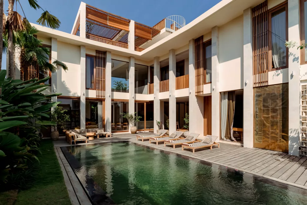 READY NOW 4 BEDROOM VILLA FOR SALE LEASEHOLD IN PERERENAN BE-621 